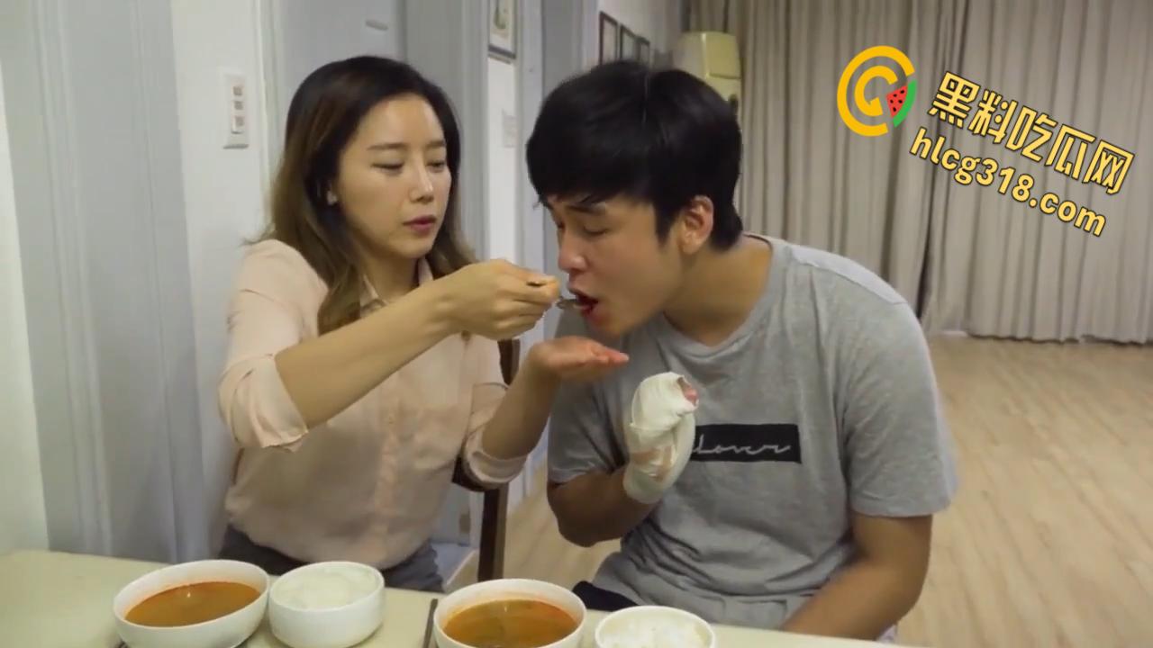 韩国激情乱伦三级片《坏小姨》，小姨性感美乳挑逗，男主父子双双沦陷在她的巨乳下！