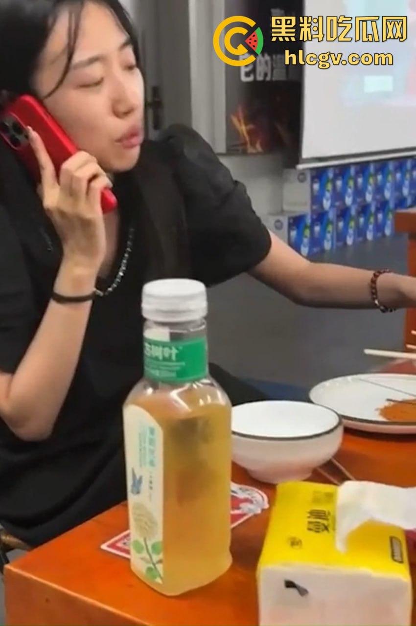 山东东营女老师【李汶芯】因欠债不还，性爱视频惨遭曝光！课上受学生欢迎，床上更是男人的最爱！