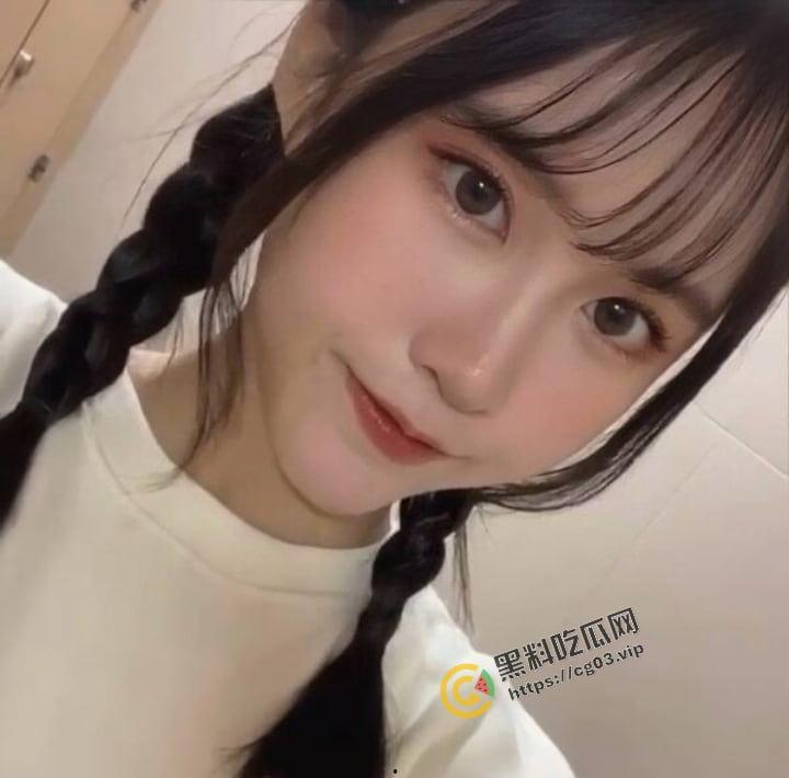 台湾台北第一女子高级中学 校花【谢季璇】和男友的自拍片流出