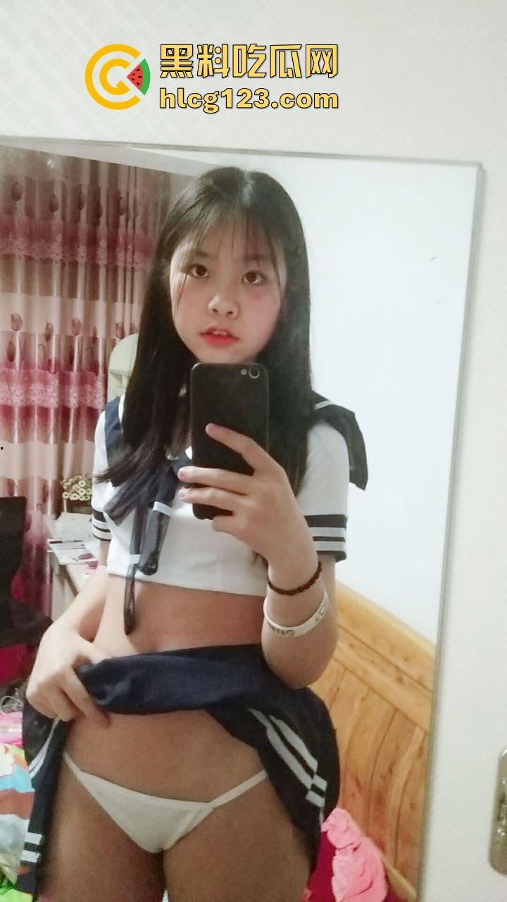 居家制服学生妹自拍大翻车！骚气十足的自慰视频外泄，网友：这小骚穴等不及了吧？