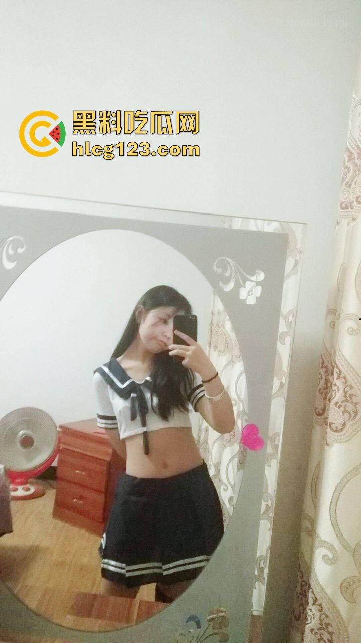 居家制服学生妹自拍大翻车！骚气十足的自慰视频外泄，网友：这小骚穴等不及了吧？