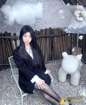 山西大同酒吧小公主【姜雯雯】，被金主2000拿下 ，对镜口交深喉调教，性感翘臀开档黑丝，被拽着头发疯狂打桩后入！