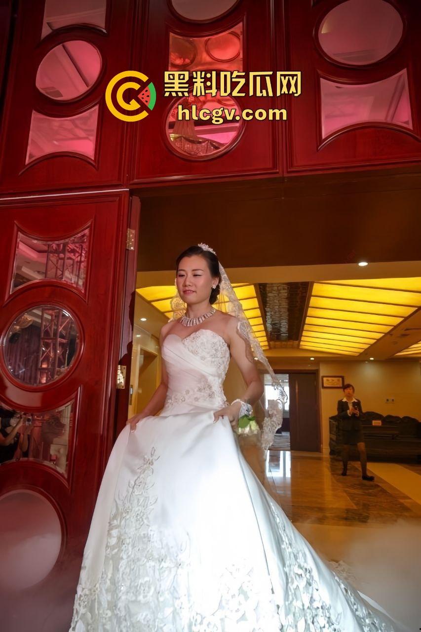 台州极品骚货【蒋莉】云盘高质私拍不雅照泄露！从销售干到婚纱，再被调教成母狗，真是玩得够野！