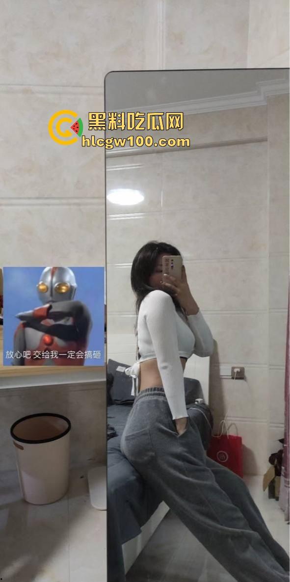 上海已婚反差骚妻【于思雨】背着老公跟炮友疯狂约炮，蜂腰美乳蜜桃臀被爆操到浑身抽搐，结婚照都成了撩骚工具！