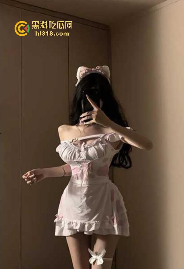 海角乱伦，夜袭寂寞表姐，揉弄美乳肥穴挑逗性欲，骚货饥渴难耐主动撅臀求操，直接无套上阵！