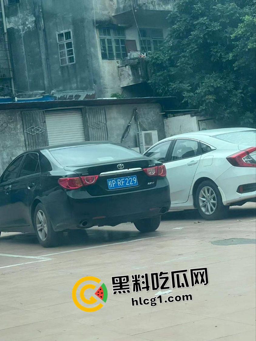 防城港大瓜！出轨小六岁小三被上门捉奸 打的头破血流还一脸不服