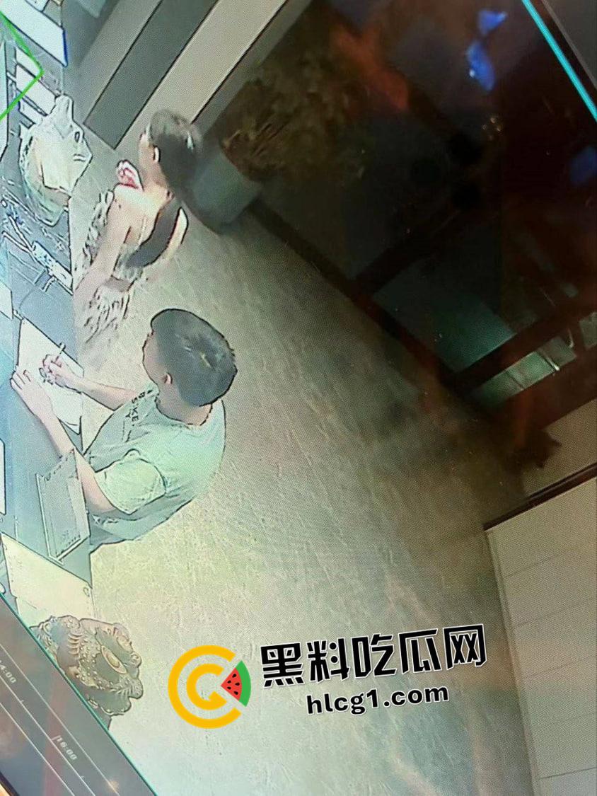 防城港大瓜！出轨小六岁小三被上门捉奸 打的头破血流还一脸不服